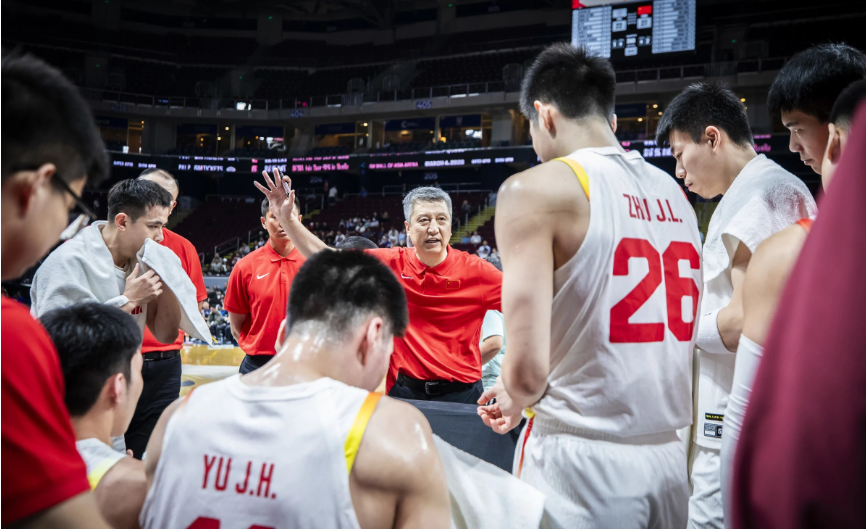 球天下体育平台-比张镇麟还差！中国男篮逆转夜最失意之人：失误被换下 出场30秒