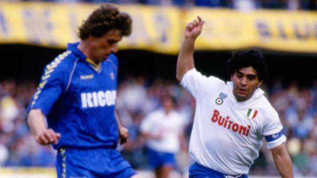 1617672184872026417.jpg domenico-volpati-links-gegen-diego-maradona-der-zahnarzt-gewann-mit-hellas-verona-den-scudetto-in-der-saison-198485.jpg
