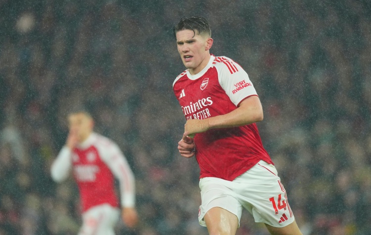 球天下体育-埃布埃：约克雷斯需要队友更多地支援 今年阿森纳将夺得英超冠军